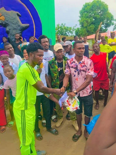 Presenting a sponsorship gift at the sports event
